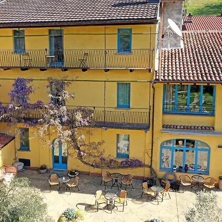 Romantico Palazzo Dei Ulivi Bed & Breakfast Purasca